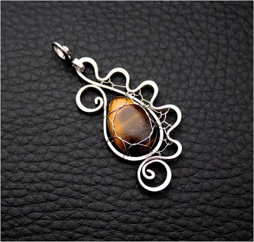 Přívěsek - KAPKA-TYGŘÍ OKO - tepaný- hypoalergenní