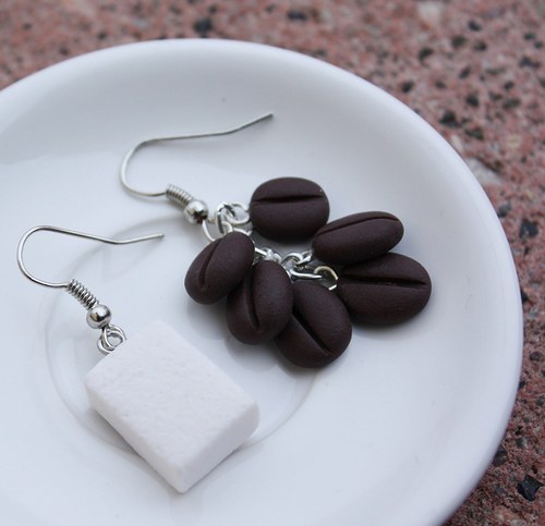 kávu si osladím .. kávová zrníčka