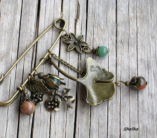 Ozdobný špendlík s ginko listem