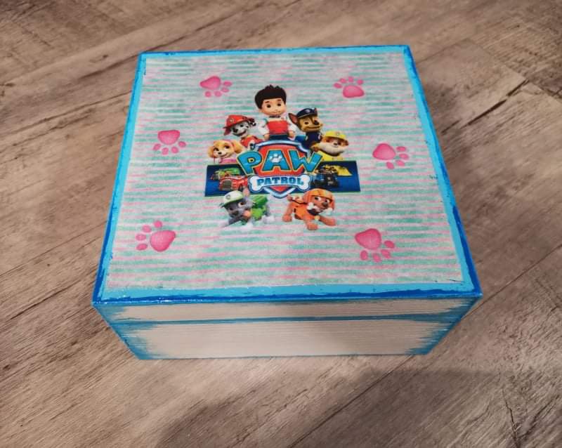 Dřevěná krabička, šperkovnice. Tlapková patrola 