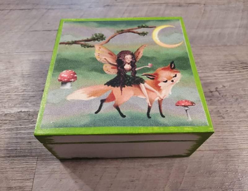 Dřevěná krabička, šperkovnice, Liška, víla 