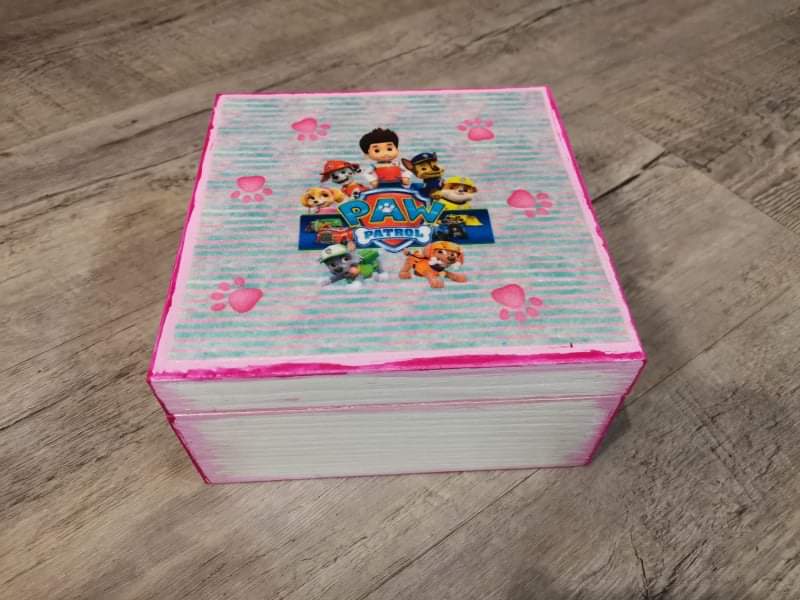 Dřevěná krabička, šperkovnice. Tlapková patrola 