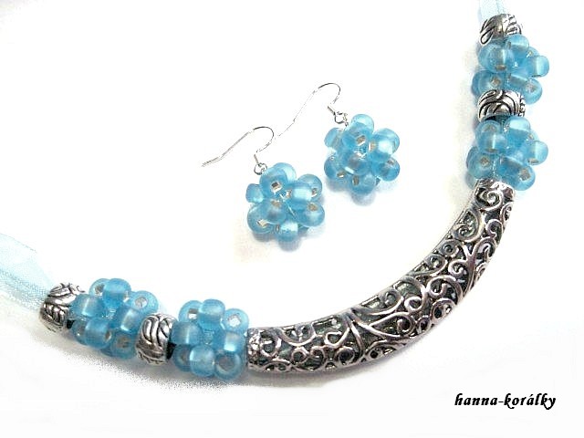 Světle modrá souprava - náhrdelník + naušnice
