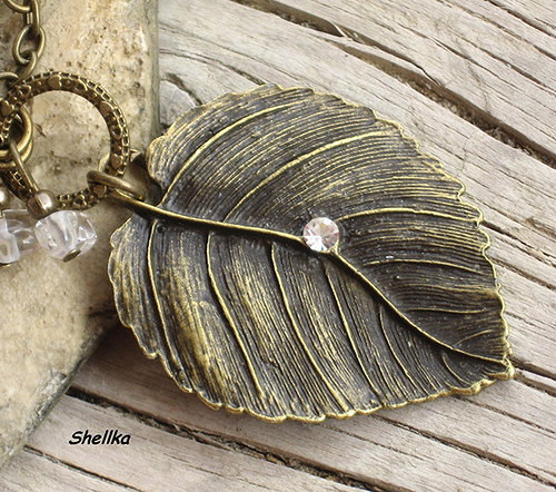 Náhrdelník list s kapkou rosy a kříšťálem