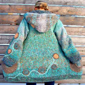 Pletený kabátek - svetr s kapucí a aplikacemi