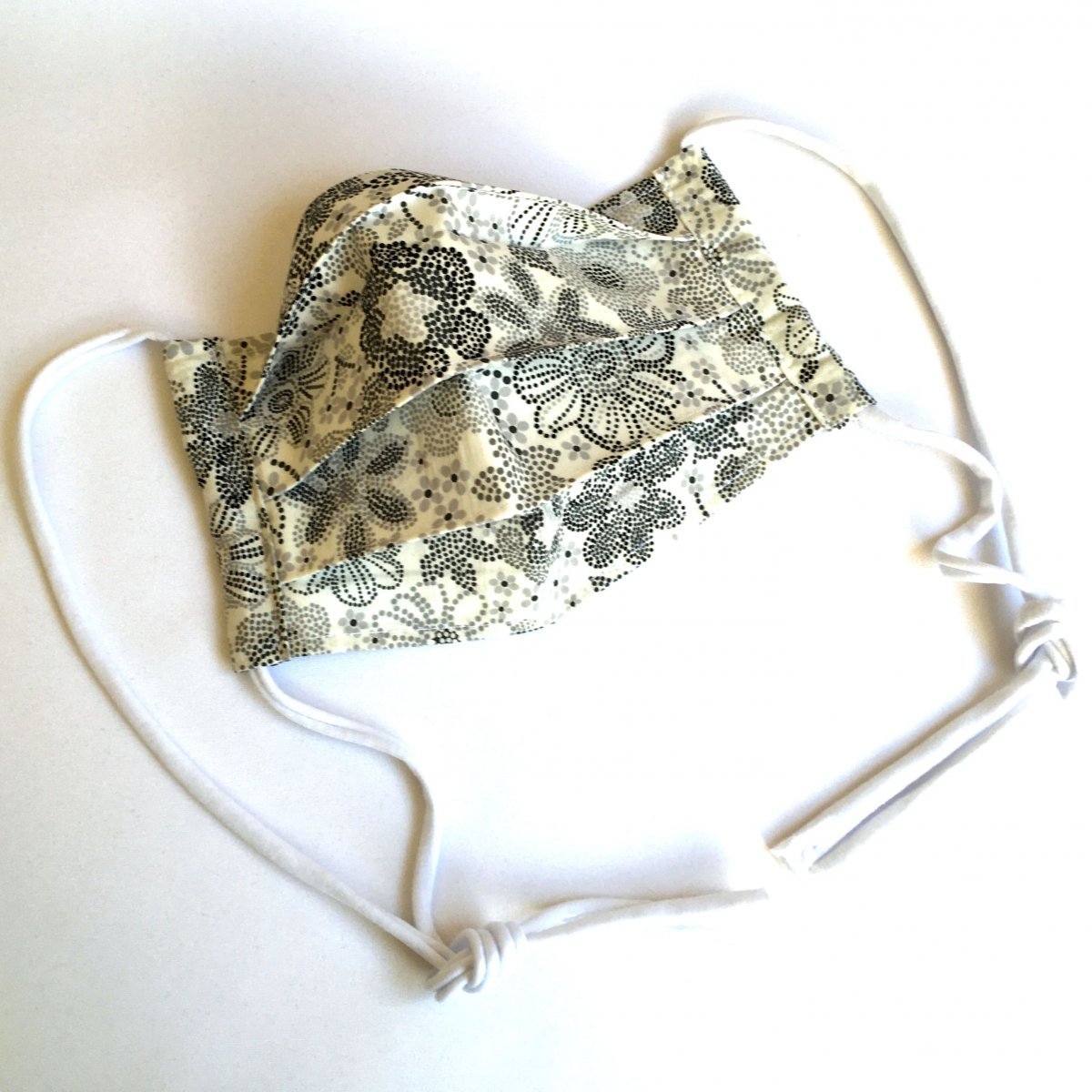 Rouška 1-vrstvá - černobílé květy   