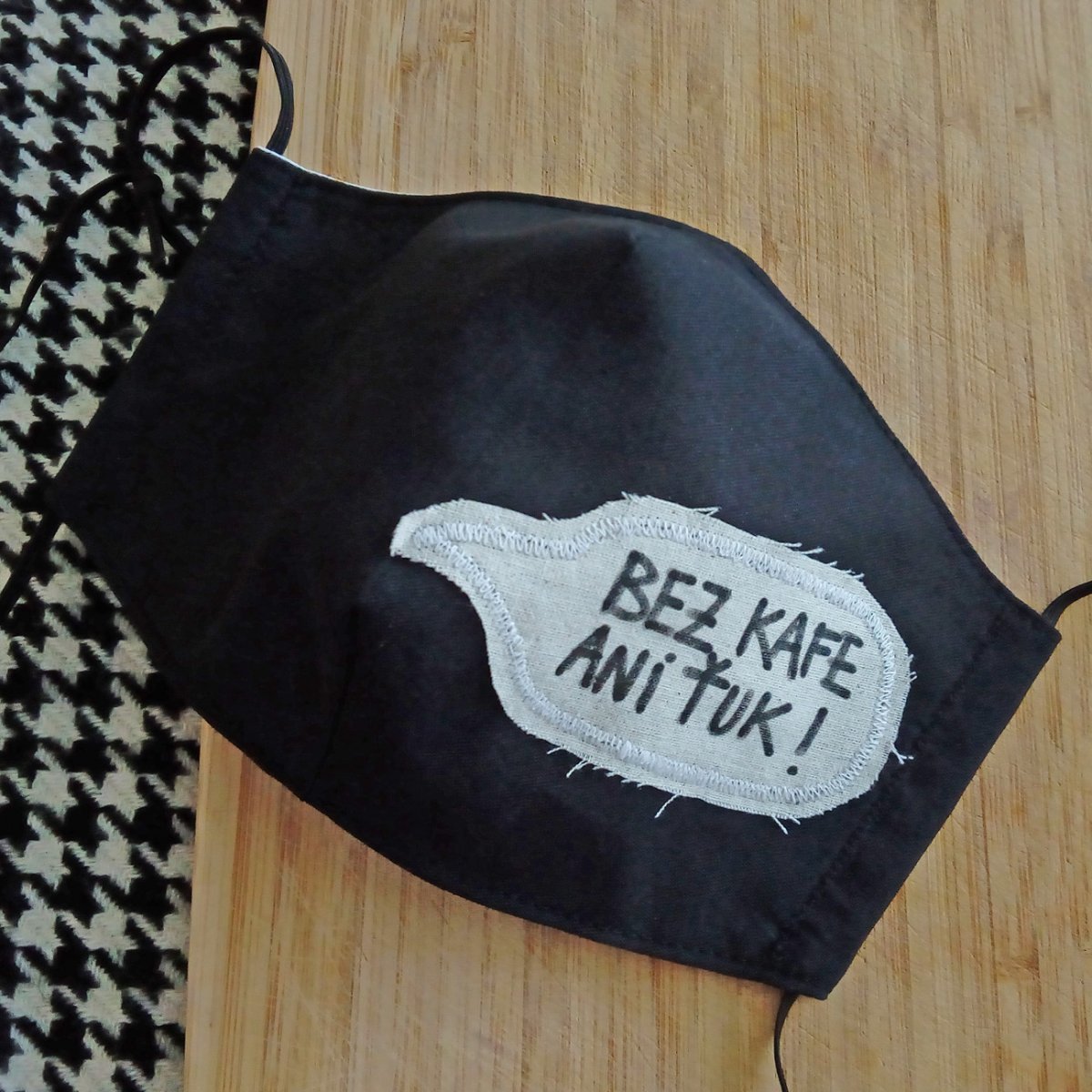 Černá rouška Bez kafe ani ťuk!