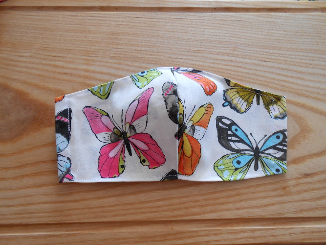 Rouška bílá s motýlky (53/20)