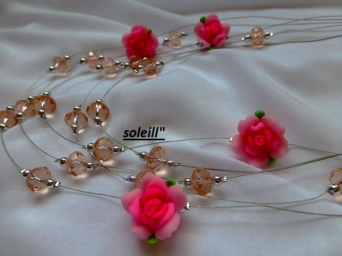 Náhrdelník na okružích s růžičkama