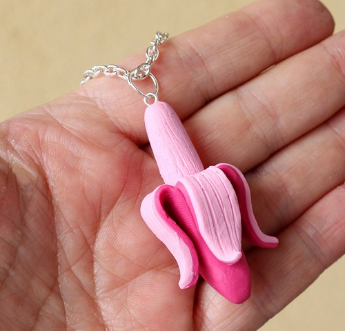 cože ?? růžový banán ?? na krk pro pink slečny ..
