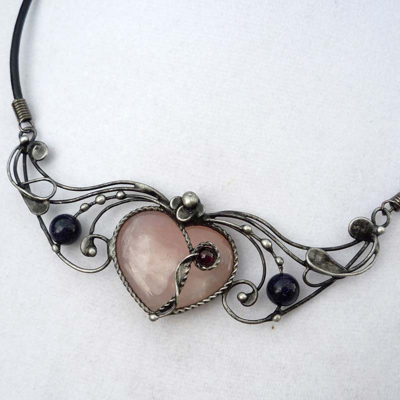 Srdcovka...růženín,avanturín,granát