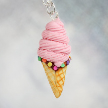 Jahodová zmrzlina , čoko barevný okraj kornoutu, fimo