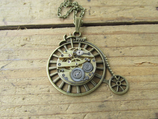 STARÉ KOLO........STEAMPUNKOVÝ PŘÍVĚSEK 