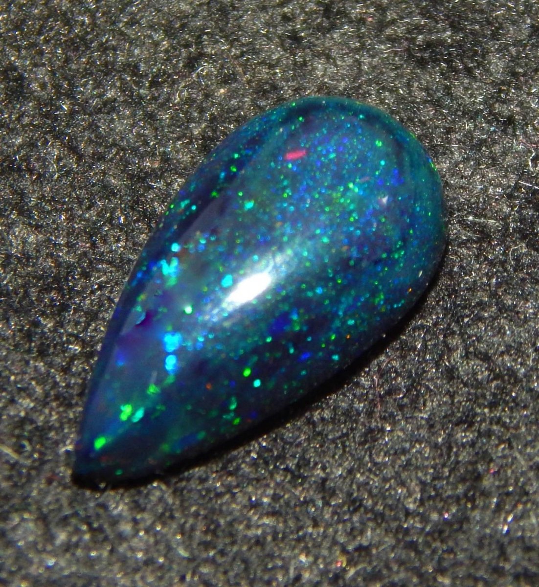 Etiopský černý opál 1.05 cts