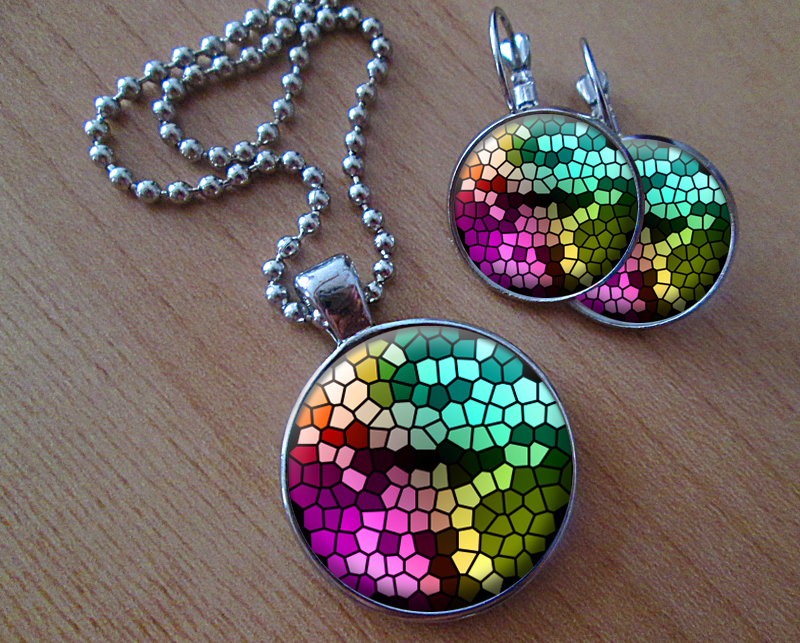 Sada náušniček a přívěsku 