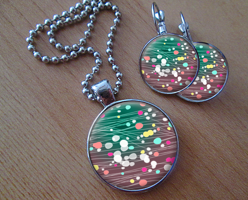 Sada náušniček a přívěsku 