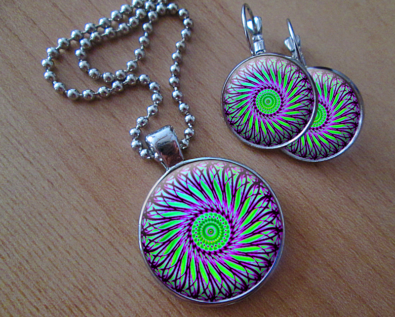 Sada náušniček a přívěsku 