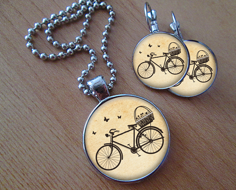 Na kole  -  Sada náušniček a přívěsku