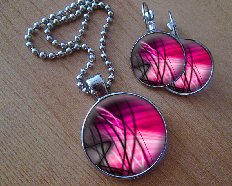 Sada náušniček a přívěsku 