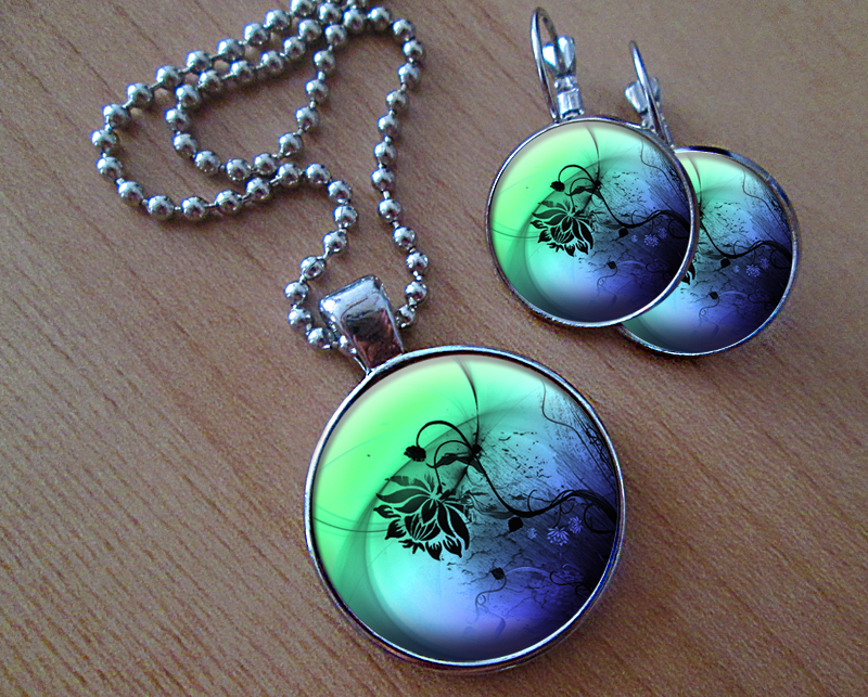 Sada náušniček a přívěsku 