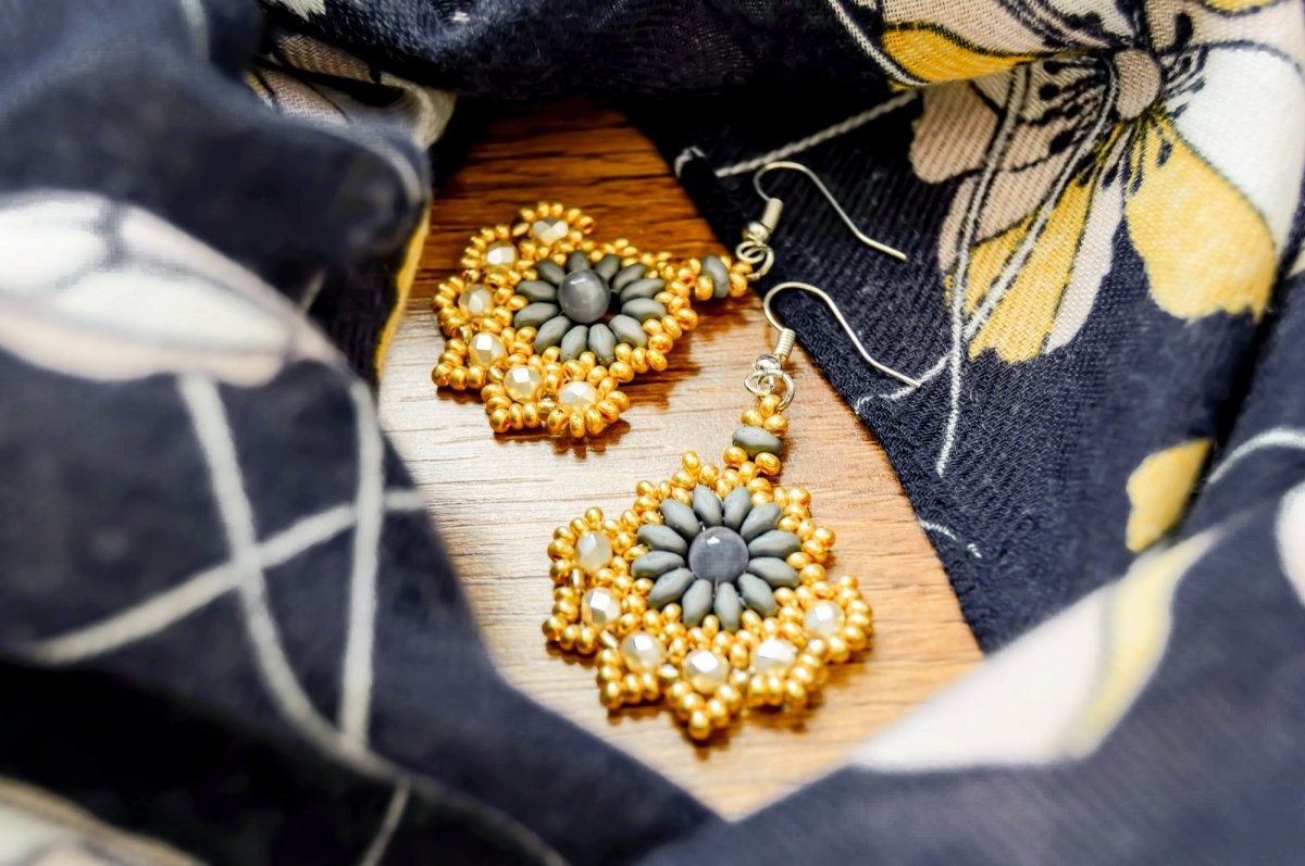 Pozlacená šedá myška - náušnice