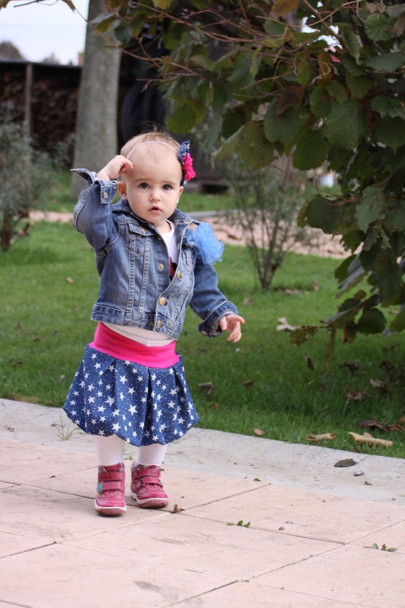 *Sukýnka riflová s hvězdičkami*