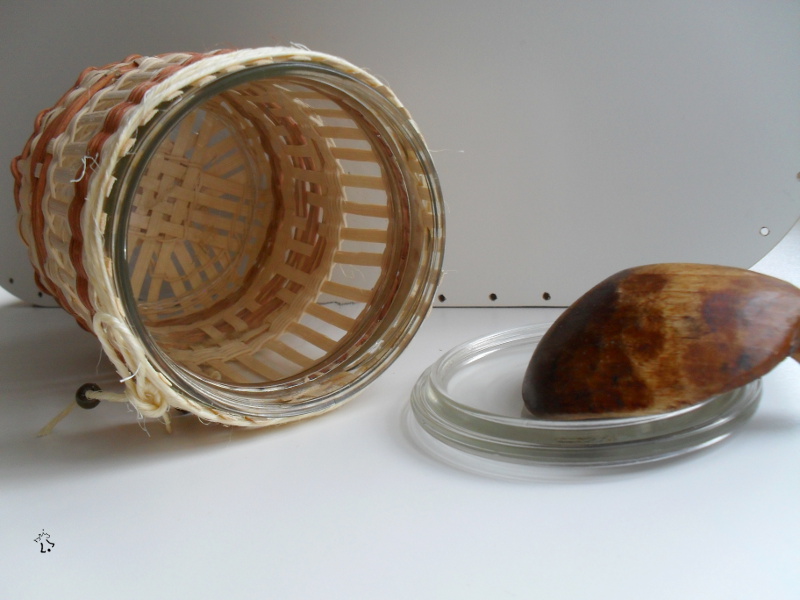 Opletená skleněná dóza