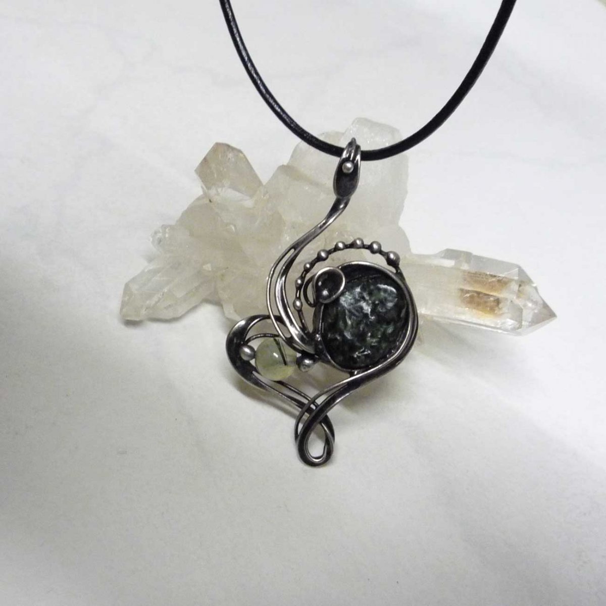 Serafinit s prehnitem