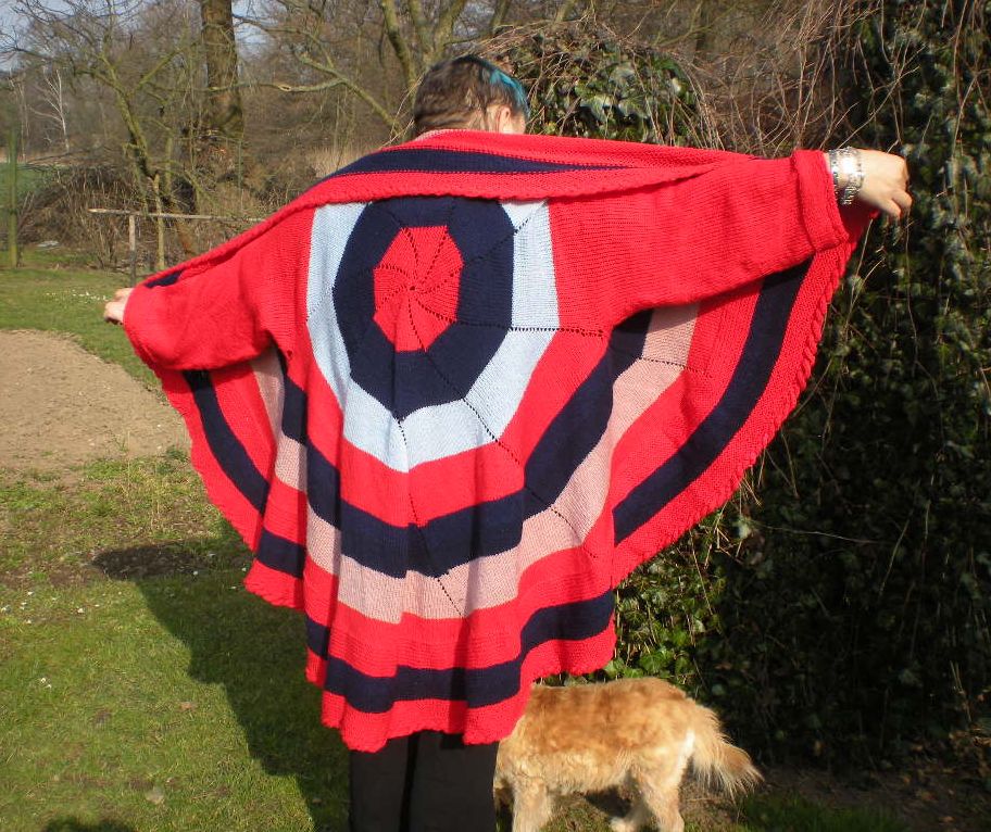 Kruhový svetrokabátek