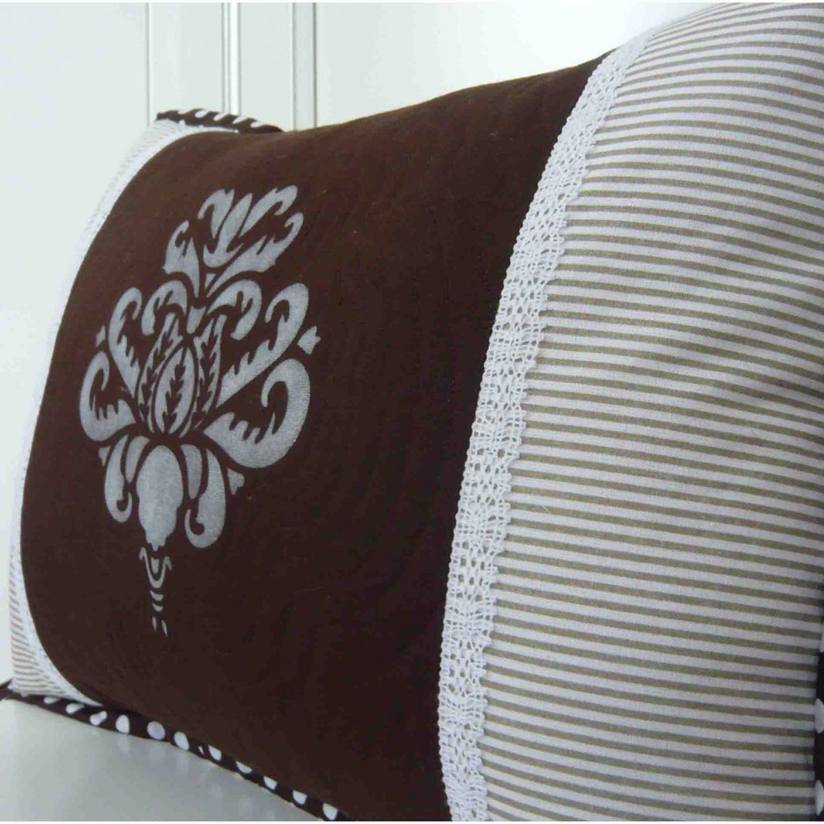 Polštář s ornamentem II.