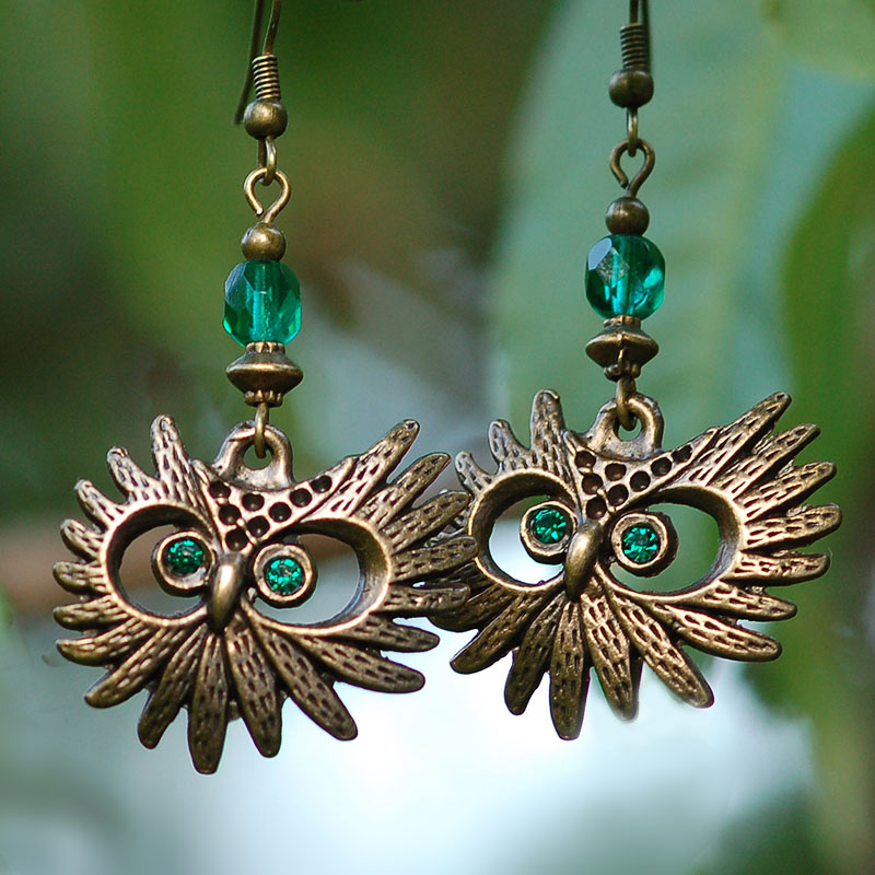 Rozčepýřené sovičky smaragdové