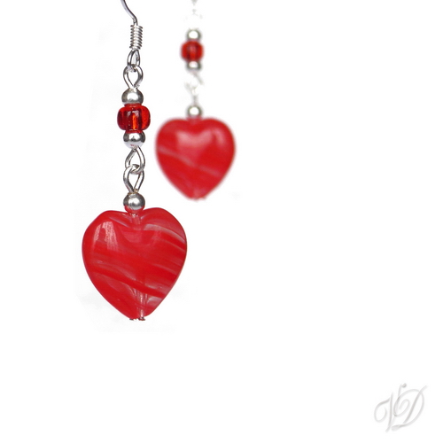 Náušnice - Srdíčka červená s ozdůbkou (0152)