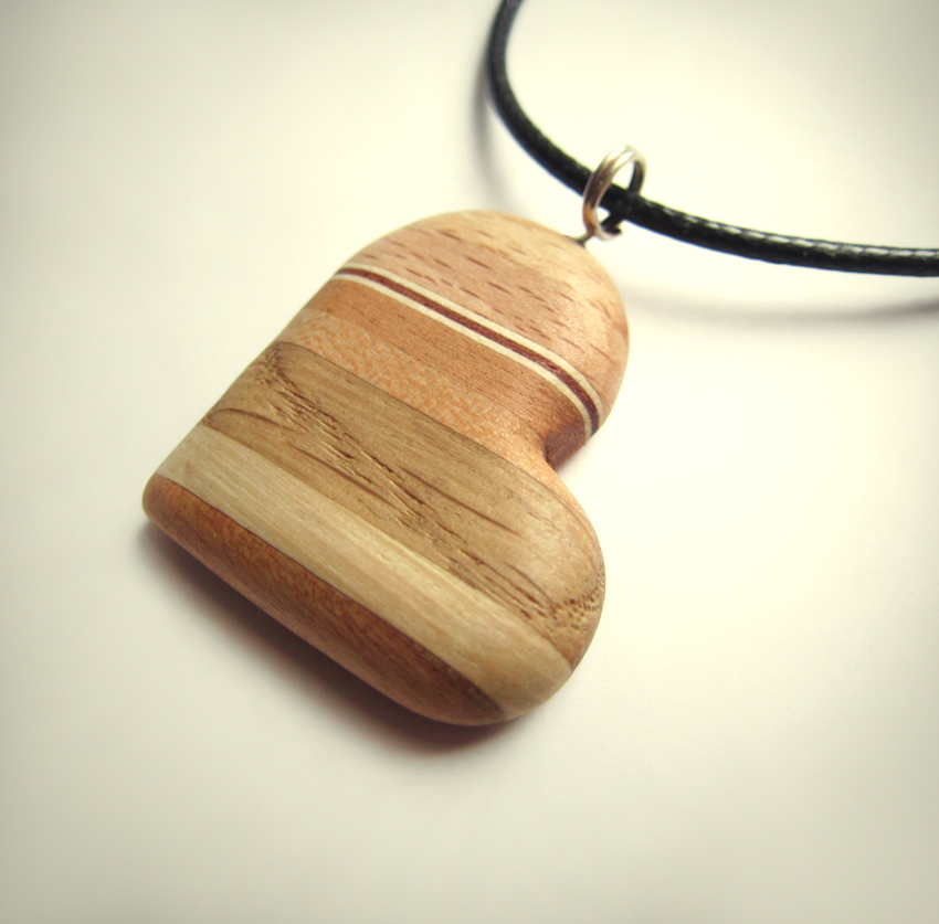 Dřevěné srdéčko na krk