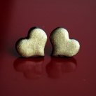 Černo-zlatá srdíčka