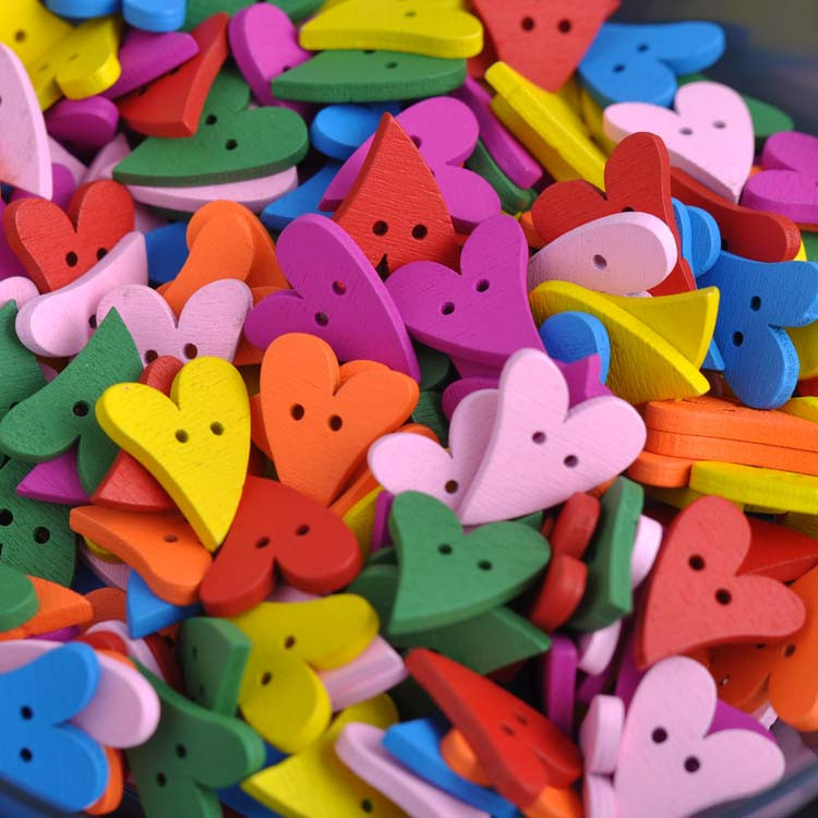 Dřevěný přívěsek Srdíčko (světle růžové)