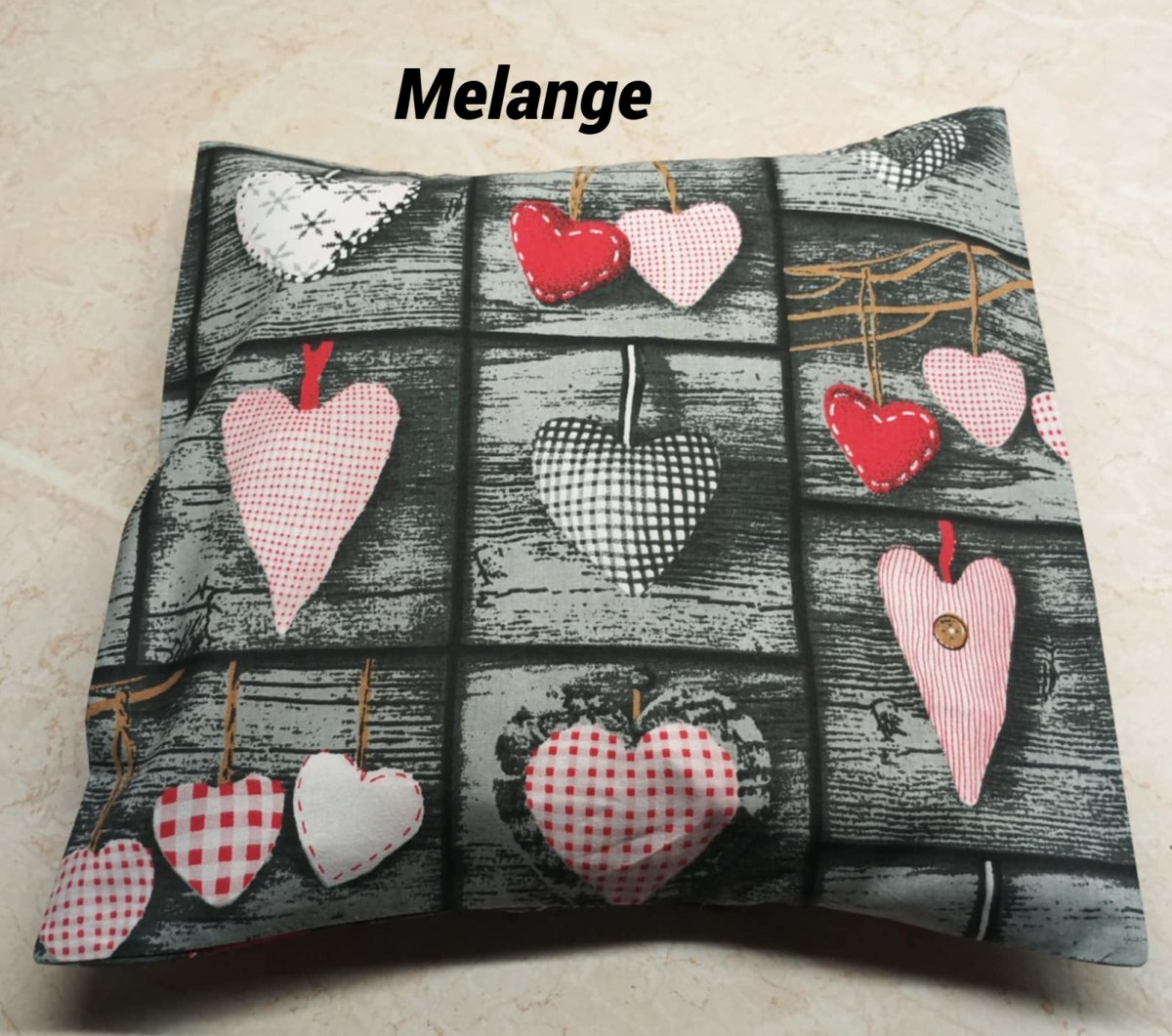    Srdíčkový plněný polštářek