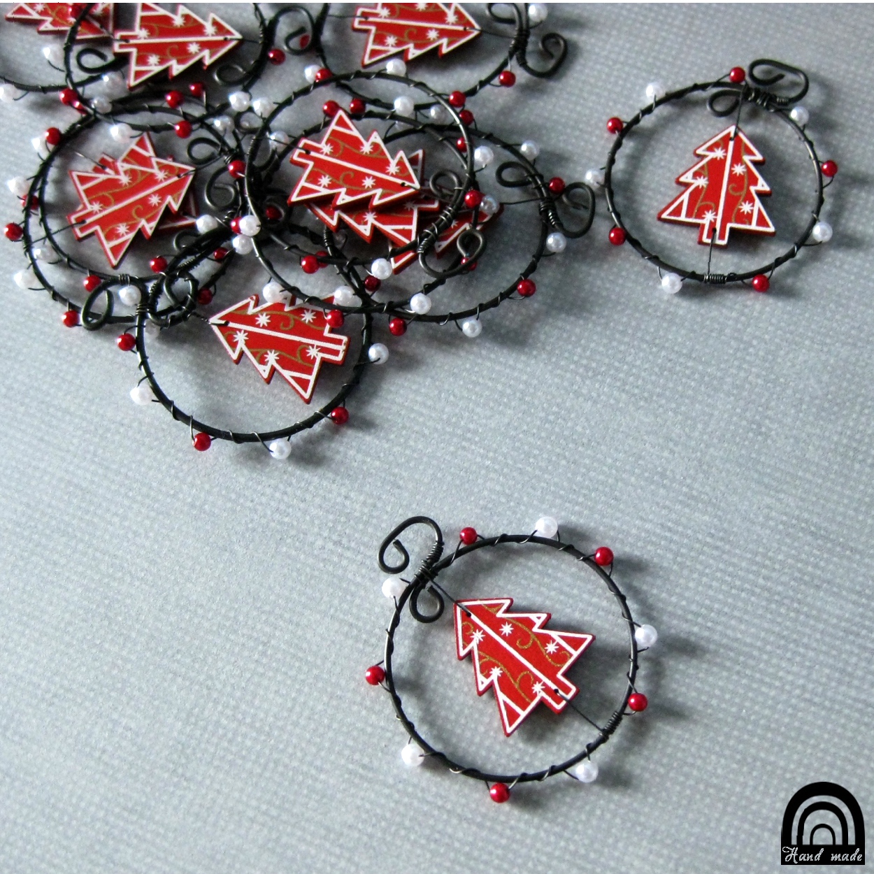 Vánoční stromeček v červeném