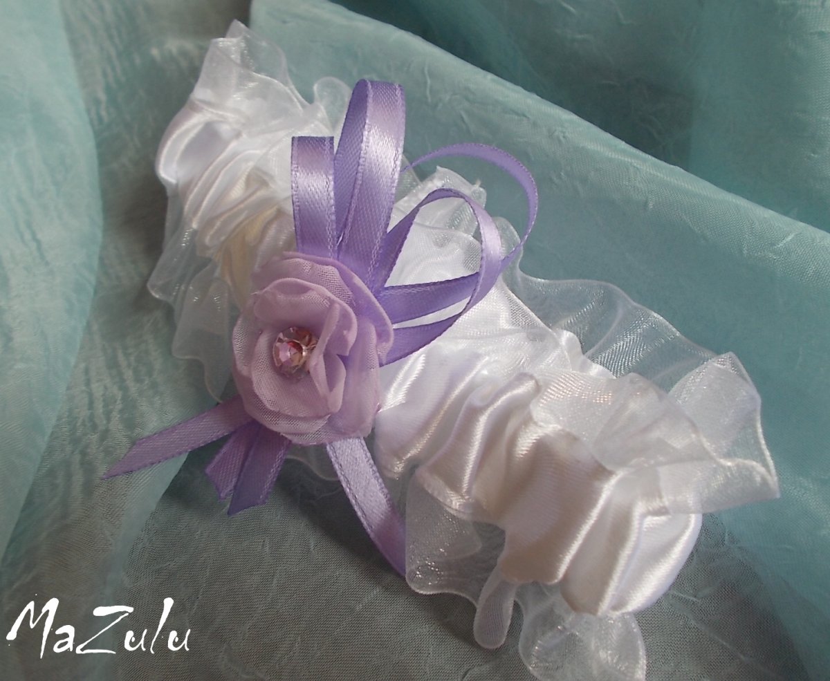 podvazek s fialovým doplňkem