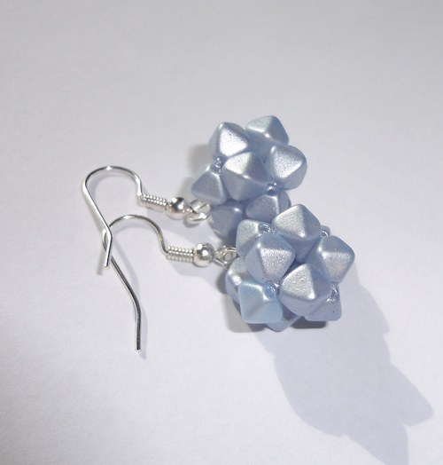 Šedomodré lucerničky