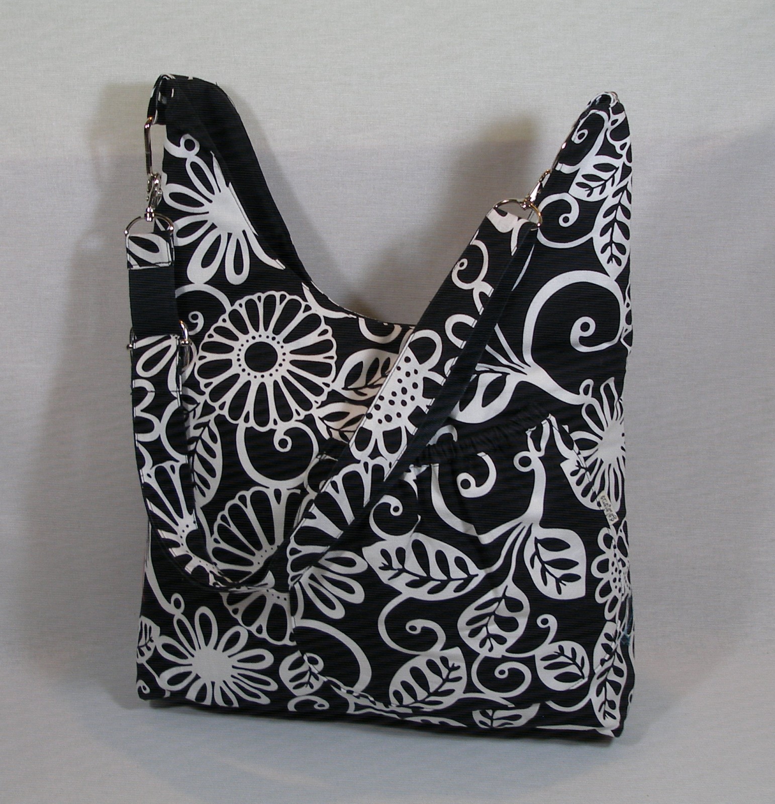 kabelka černobílá klasika