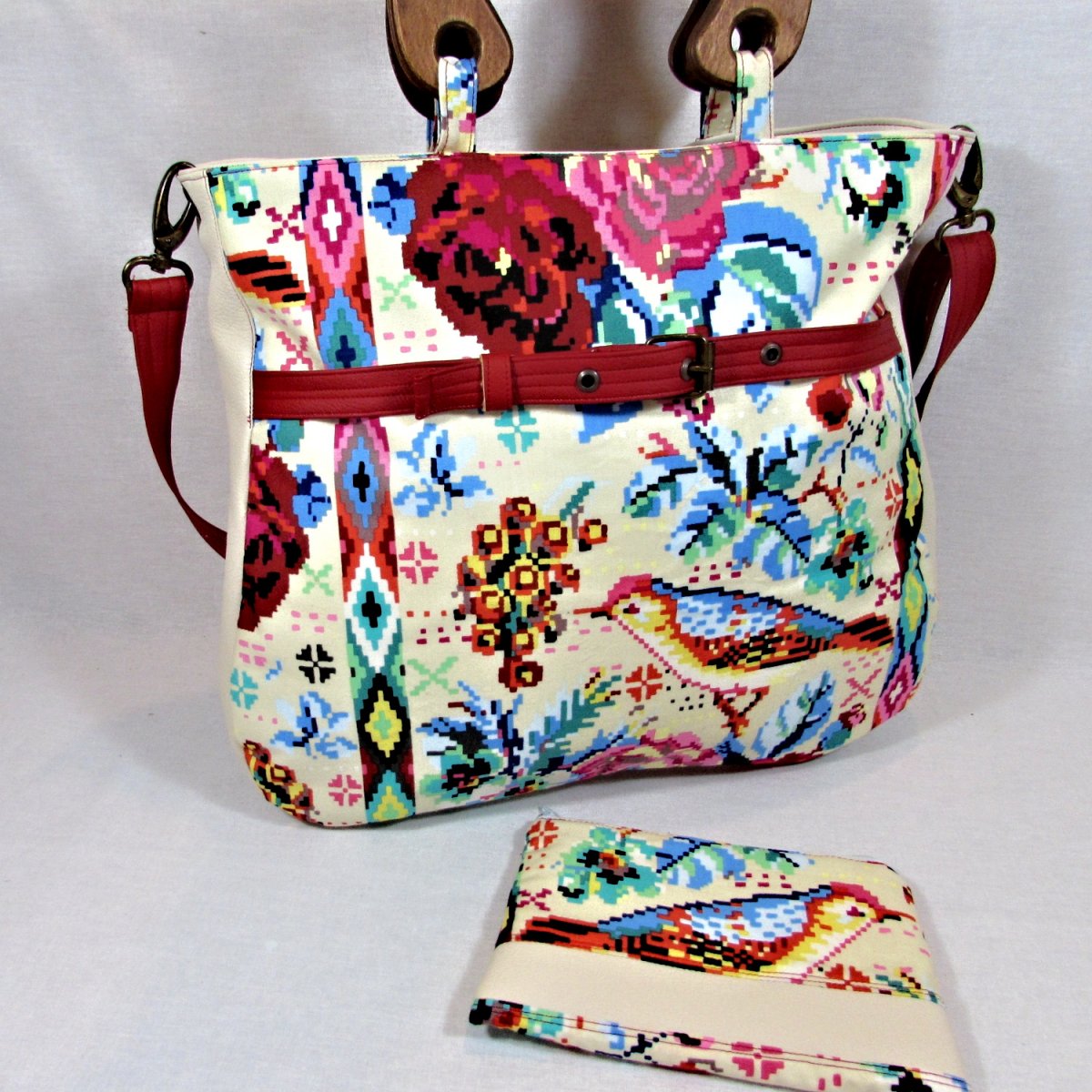 taška jako vyšívaná