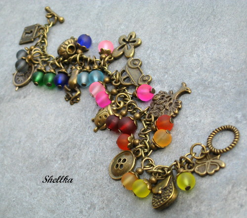 Náramek s přívěsky-duhový