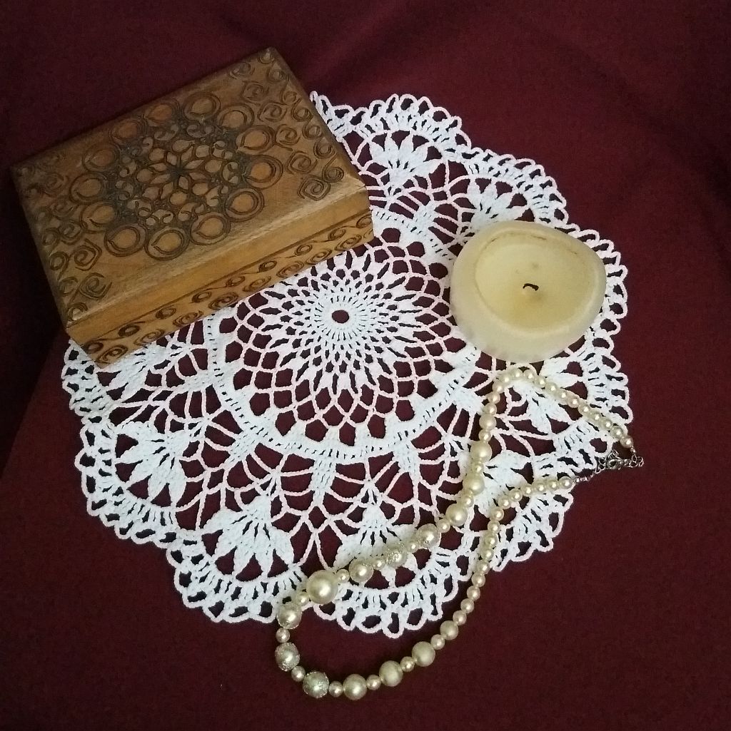 Z truhličky:háčkovaná dečka kulatá 30