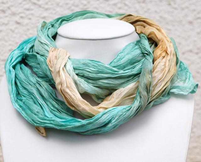 Hevábný šátek "Pole u louky"