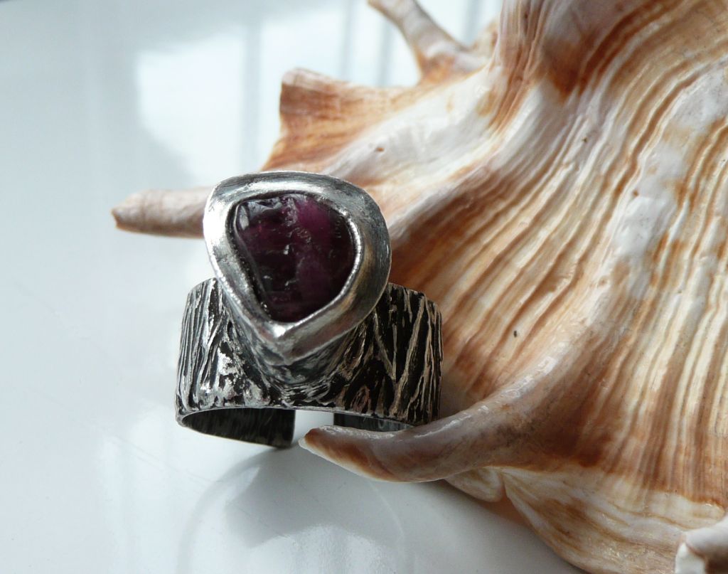 Ochranný štít.. /cínovaný prsten s TURMALÍNEM/