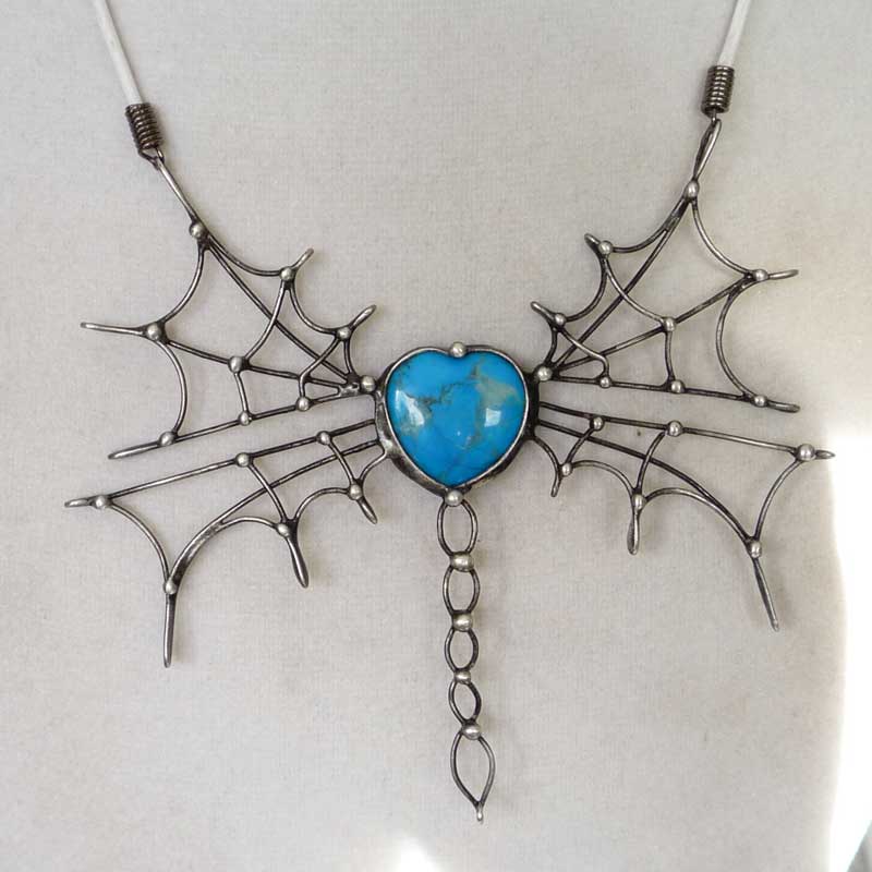 V pavučině - srdce tyrkys