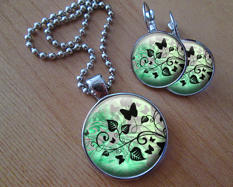 Sada náušniček a přívěsku 