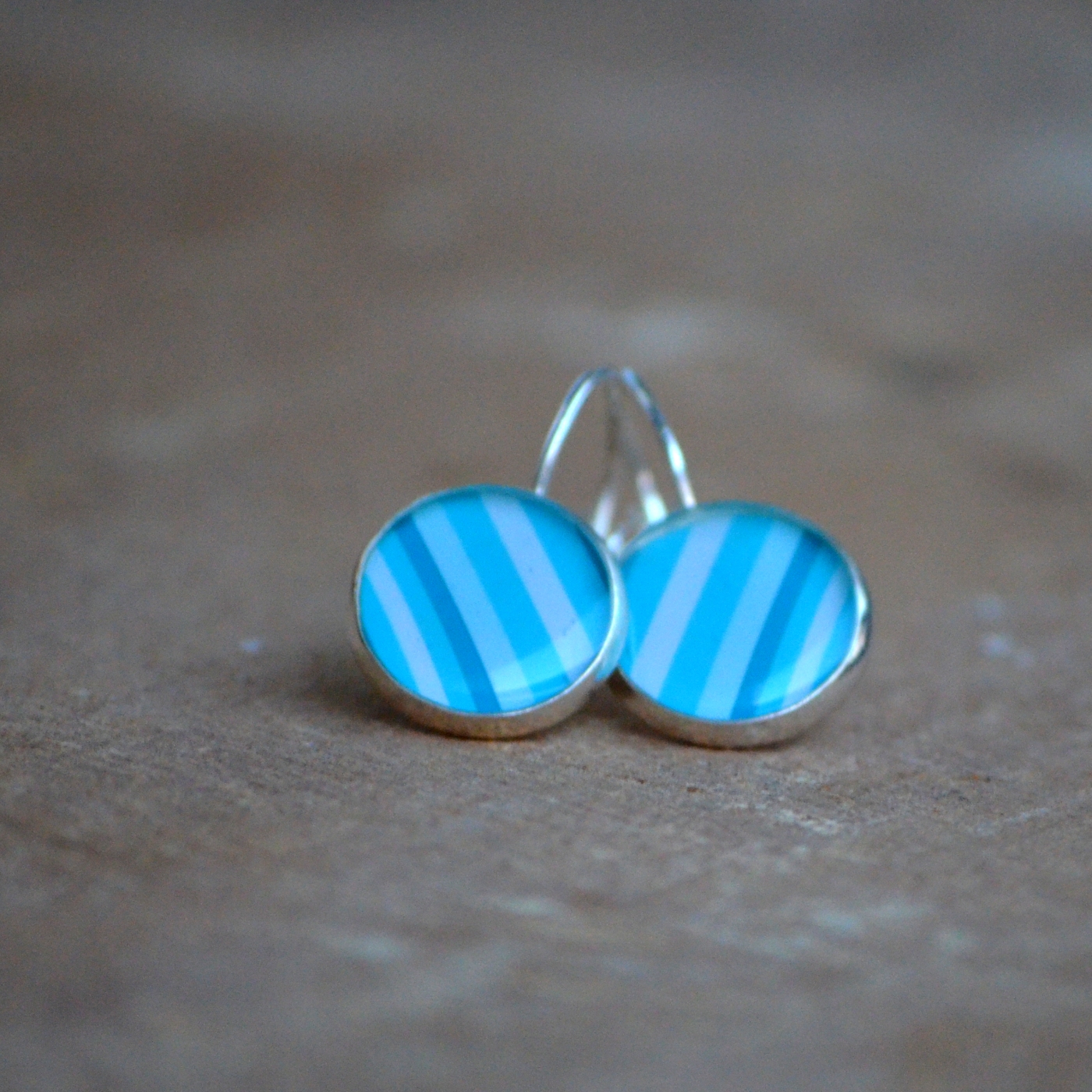 Tyrkysové pruhy ... závěsné naušničky