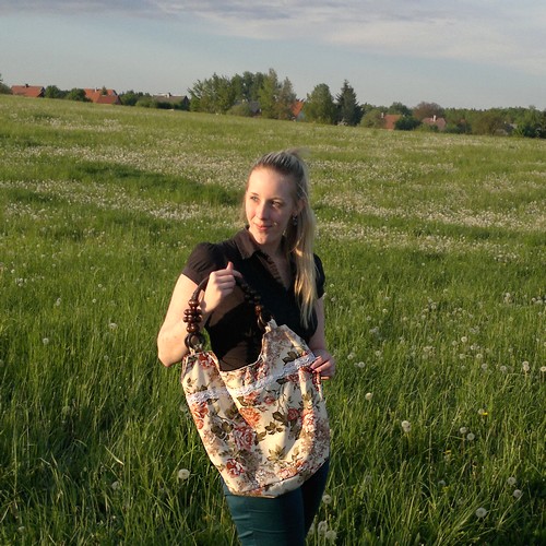 Kabelka vintage růže s korálkovými uchy