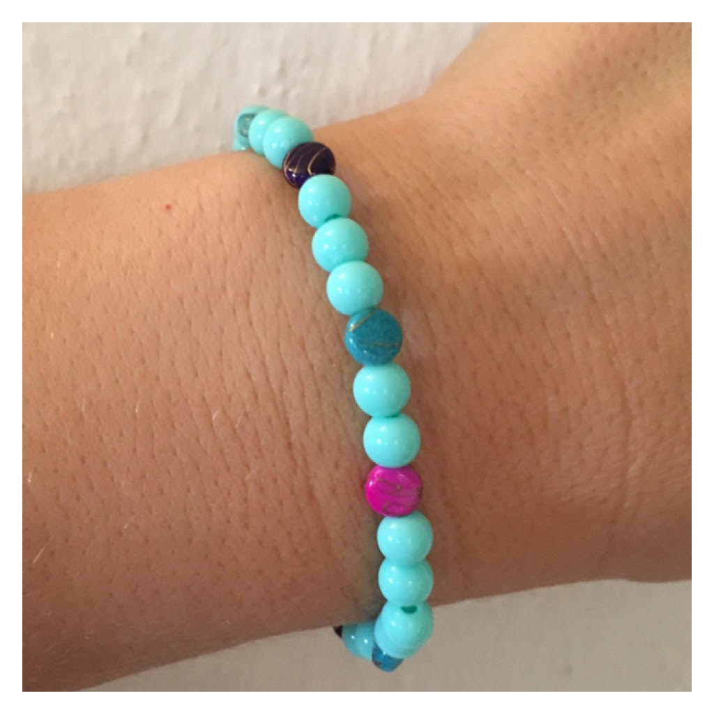 Azurový barevný náramek 